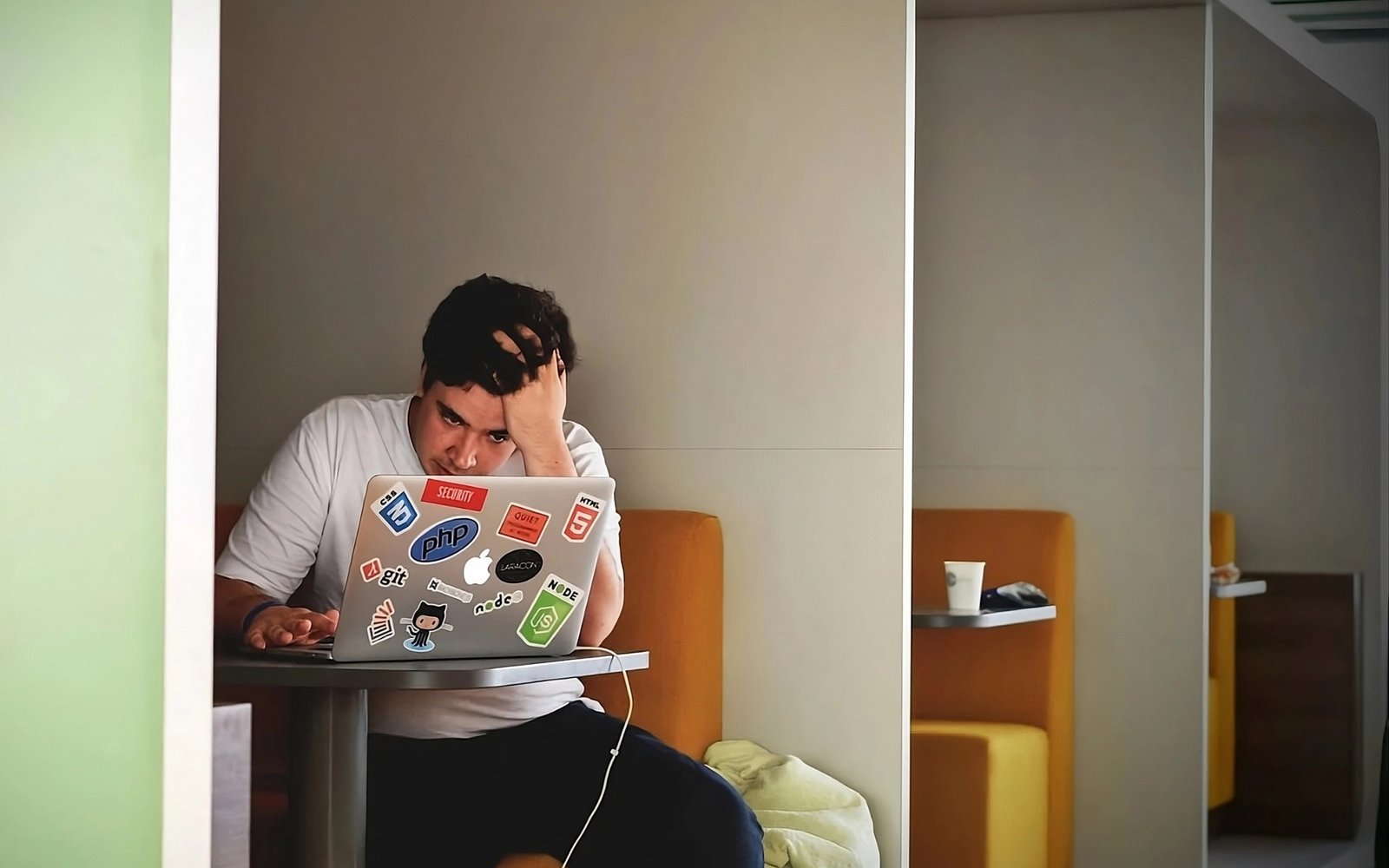 Imagem de Capa Notícia - Férias a empresa pode interromper o descanso do trabalhador