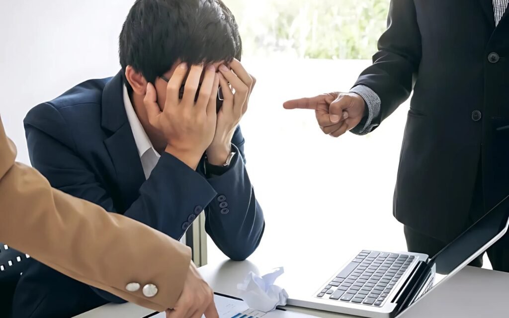 Imagem de Capa Notícia - Quer sair do emprego, mas sem se demitir? Leia isso!